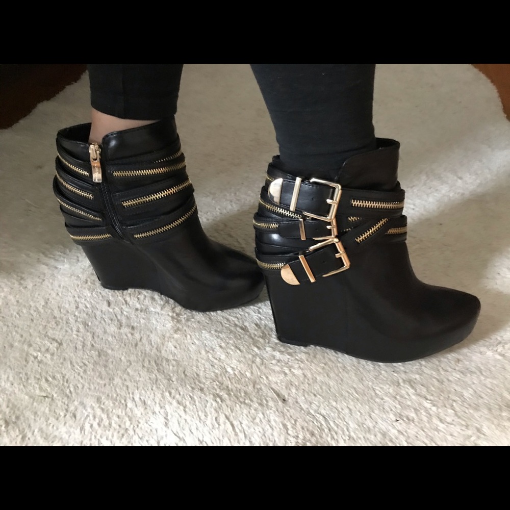 BCBG black leather booties